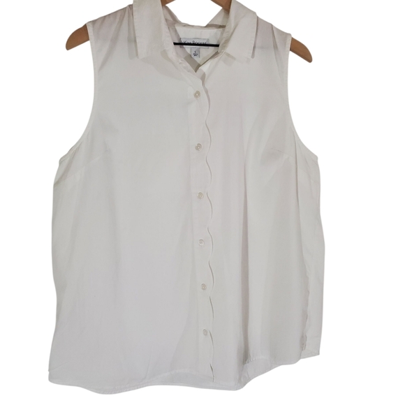 ⛔️SOLD⛔️ KIM ROGERS White Sleevless Size Large Scalloped Buttons - Picture 2 of 2